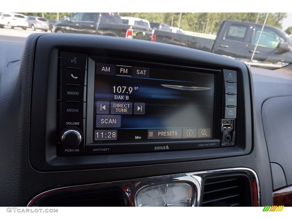 2016 Town & Country Touring - Brilliant Black Crystal Pearl / Dark Frost Beige/Medium Frost Beige photo #23