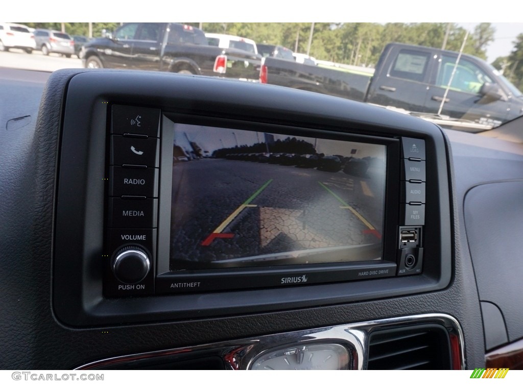 2016 Town & Country Touring - Brilliant Black Crystal Pearl / Dark Frost Beige/Medium Frost Beige photo #24