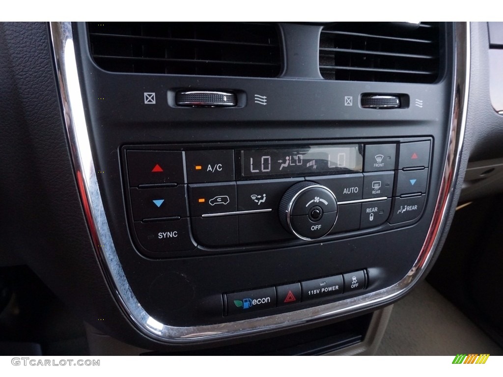 2016 Town & Country Touring - Brilliant Black Crystal Pearl / Dark Frost Beige/Medium Frost Beige photo #25