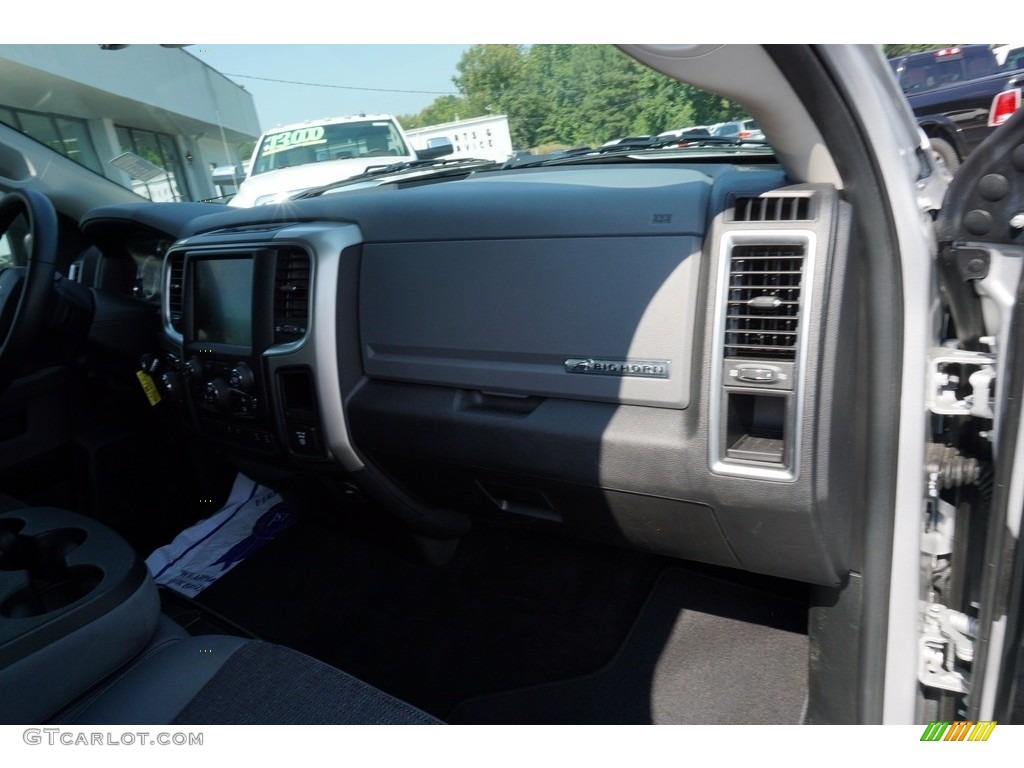2017 1500 Big Horn Crew Cab - Bright Silver Metallic / Black/Diesel Gray photo #21