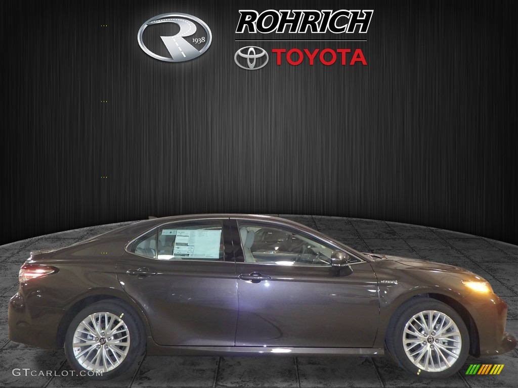 2018 Camry Hybrid XLE - Brownstone / Macadamia photo #2