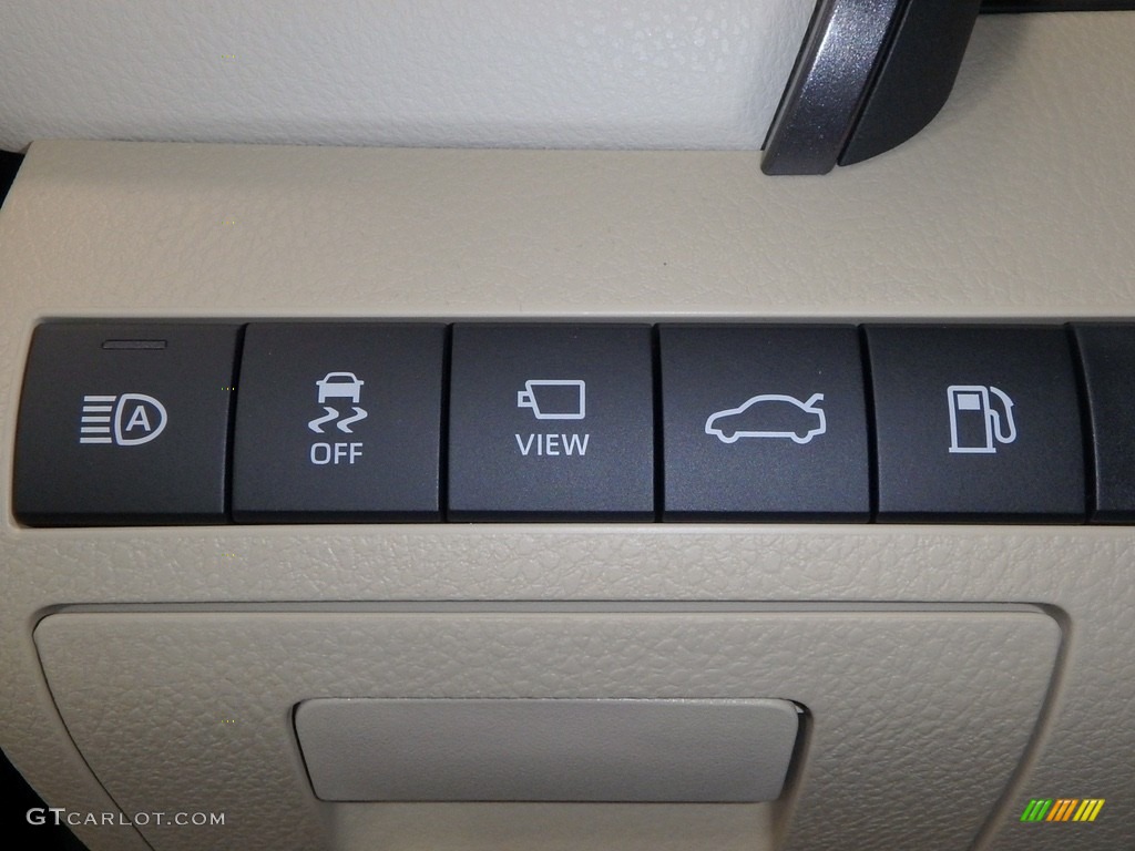 2018 Camry Hybrid XLE - Brownstone / Macadamia photo #15