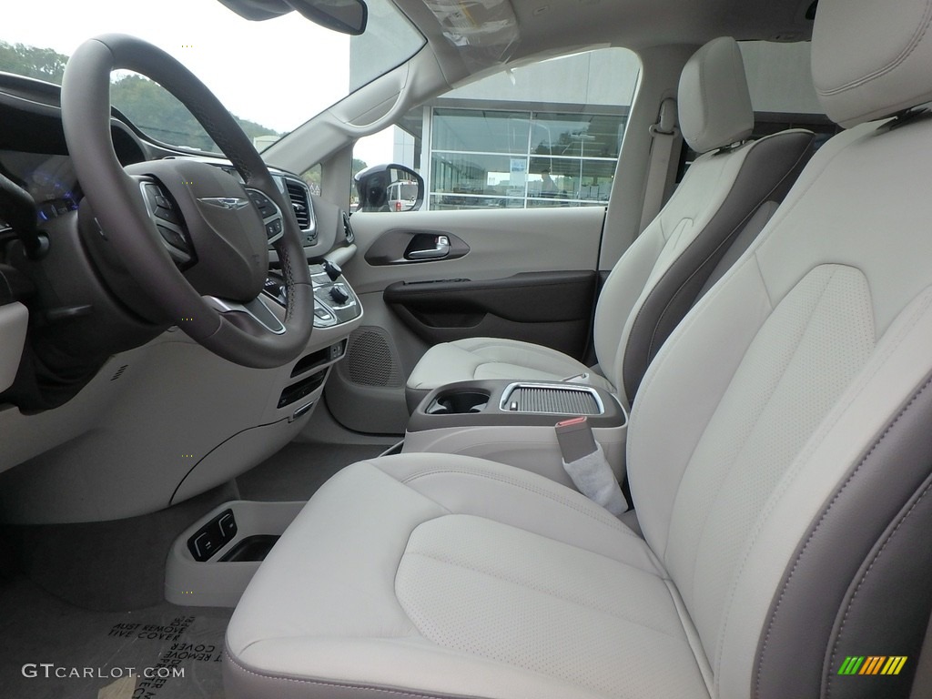 2018 Chrysler Pacifica Touring L Plus Front Seat Photos