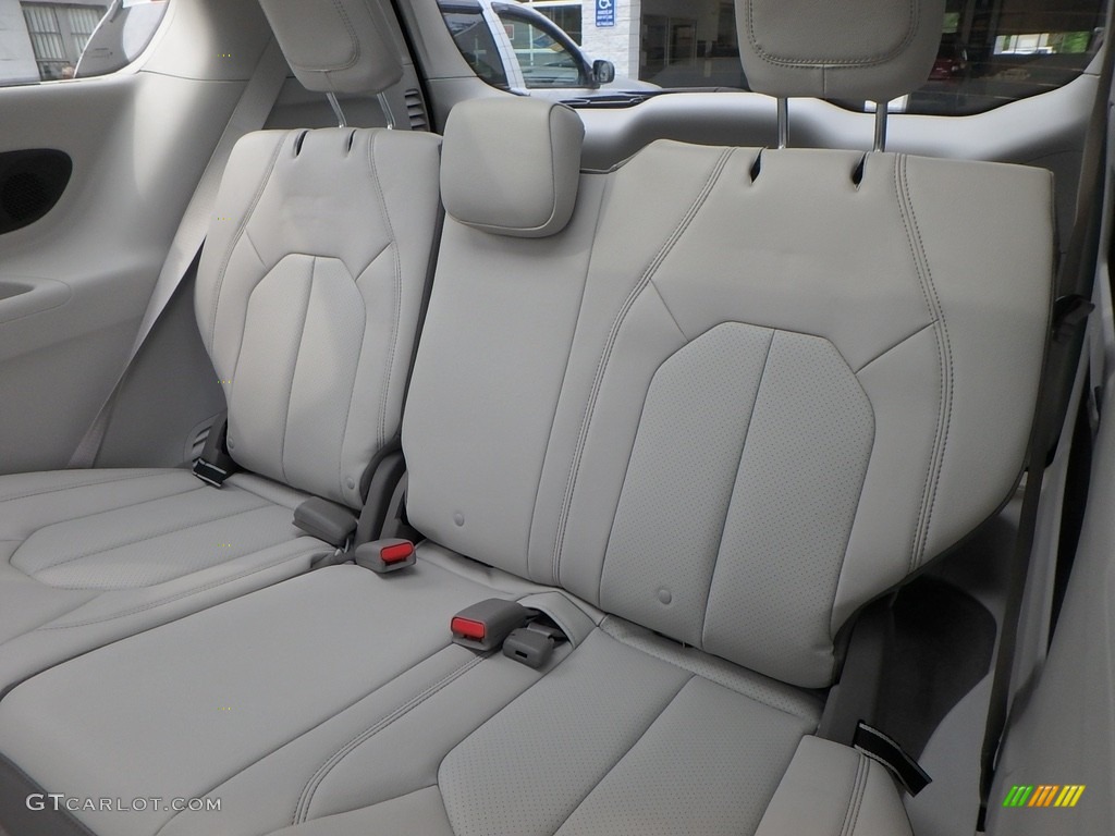2018 Chrysler Pacifica Touring L Plus Rear Seat Photo #122614067
