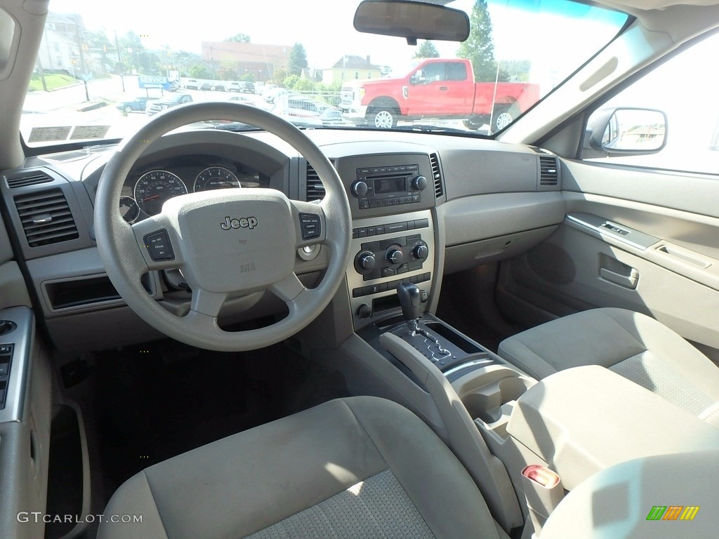 2007 Grand Cherokee Laredo 4x4 - Light Graystone Pearl / Medium Slate Gray photo #2