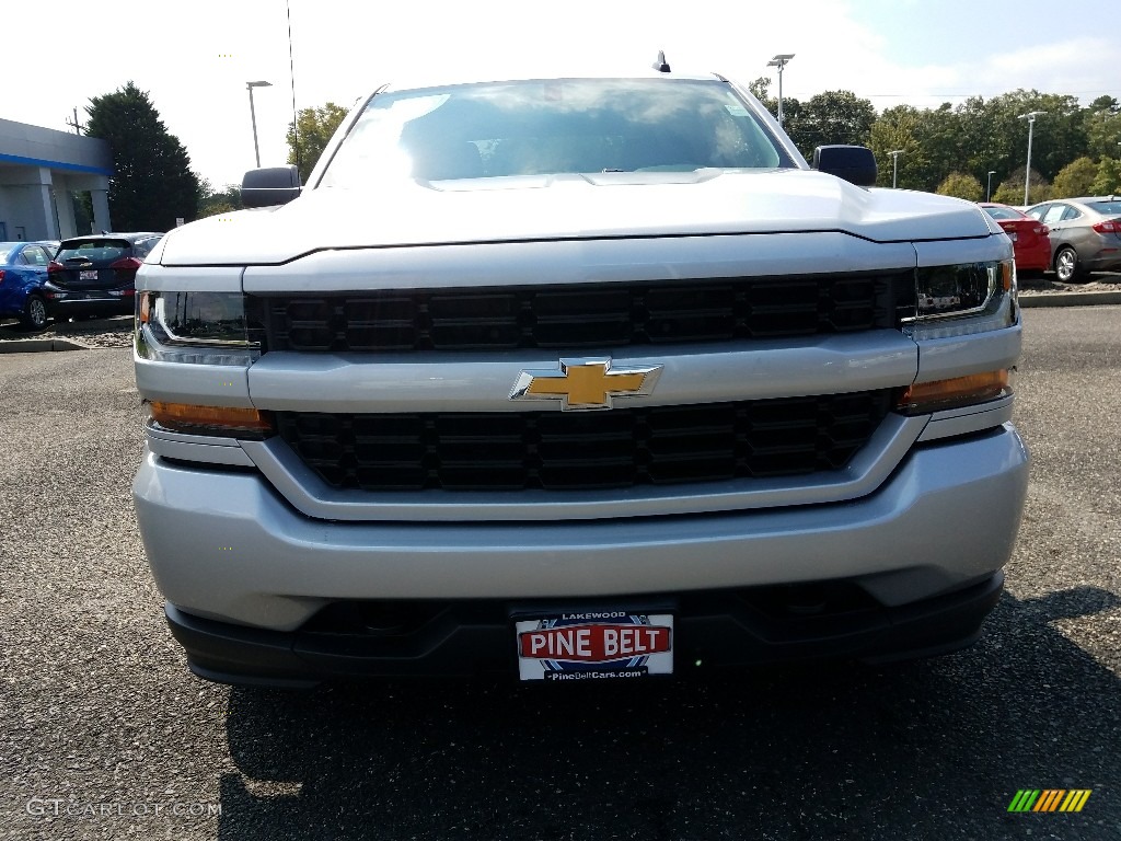 2018 Silverado 1500 Custom Crew Cab 4x4 - Silver Ice Metallic / Dark Ash/Jet Black photo #2