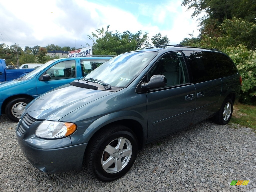 2005 Grand Caravan SXT - Butane Blue Pearl / Medium Slate Gray photo #1