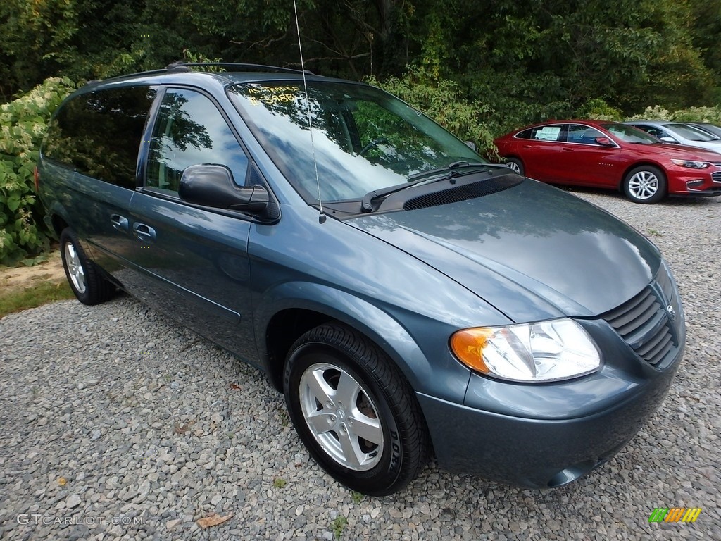 2005 Grand Caravan SXT - Butane Blue Pearl / Medium Slate Gray photo #5