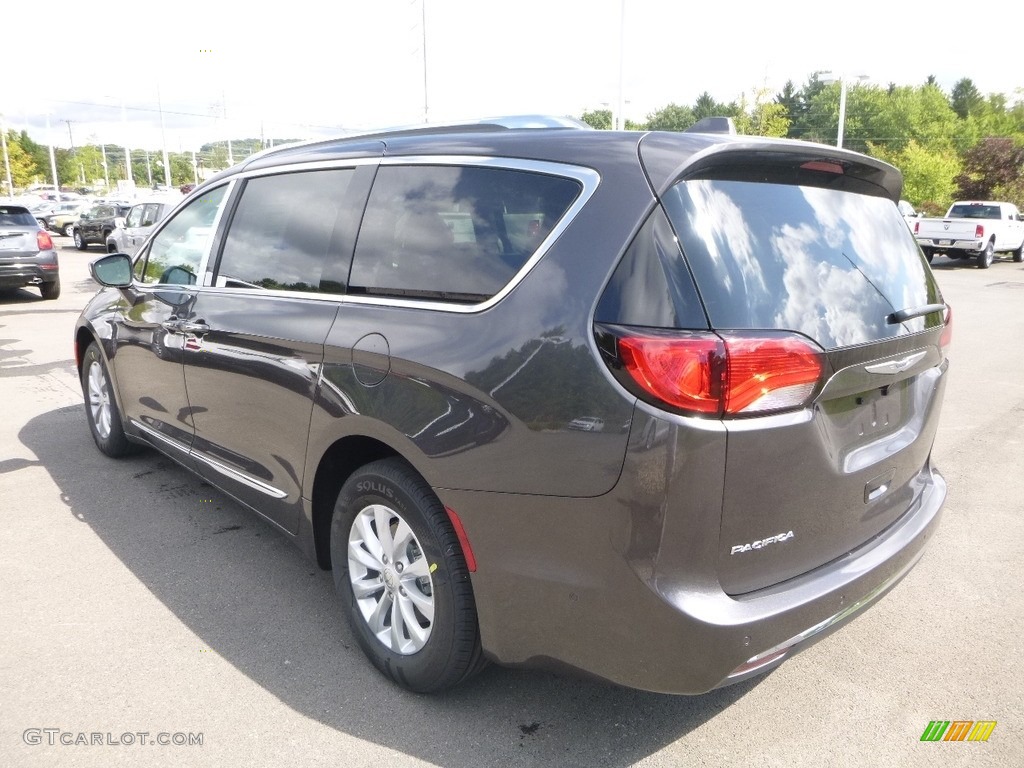 2018 Pacifica Touring L Plus - Granite Crystal Metallic / Black/Alloy photo #3