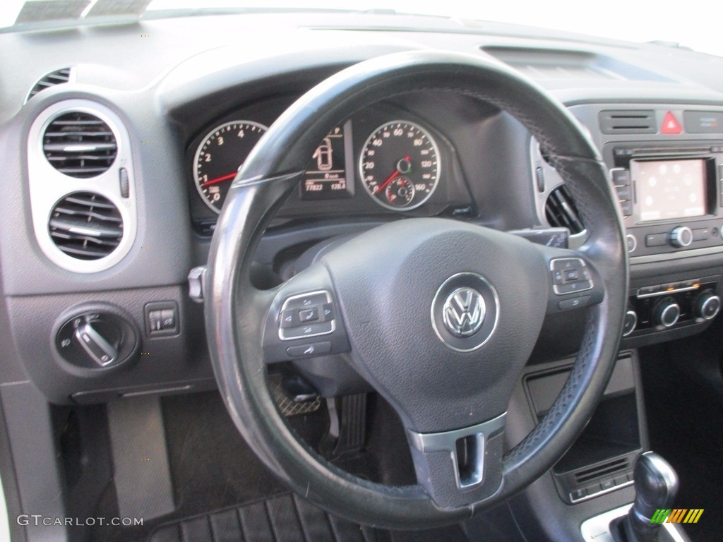 2011 Tiguan SEL 4Motion - White Gold Metallic / Charcoal photo #15