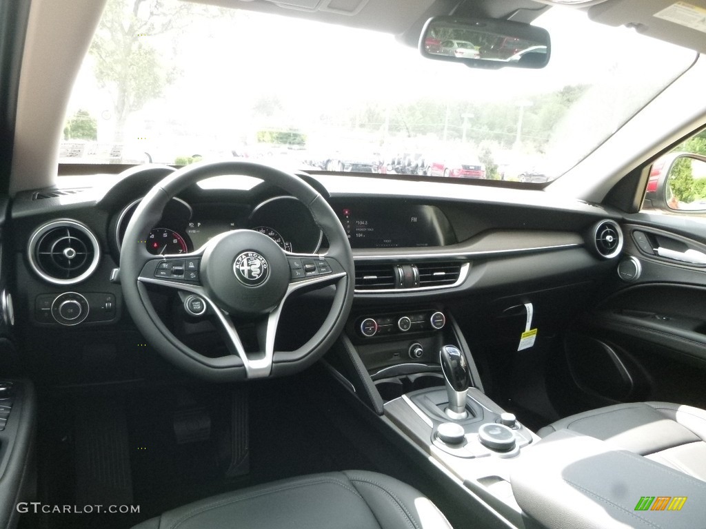 Black/Black Interior 2018 Alfa Romeo Stelvio Ti AWD Photo #122629677