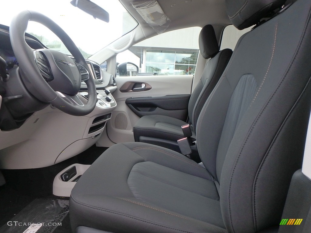 Black/Alloy Interior 2018 Chrysler Pacifica LX Photo #122633935