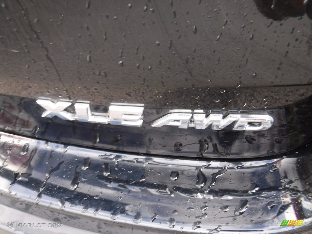 2015 Highlander XLE AWD - Attitude Black Metallic / Black photo #10