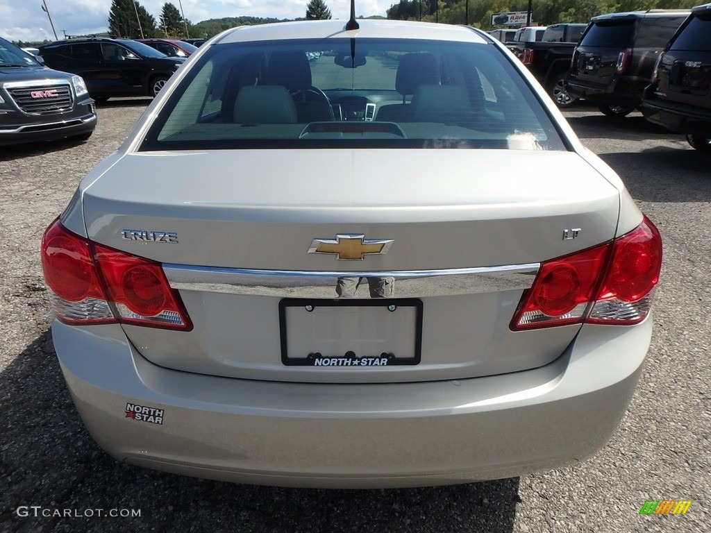 2014 Cruze LT - Champagne Silver Metallic / Medium Titanium photo #10