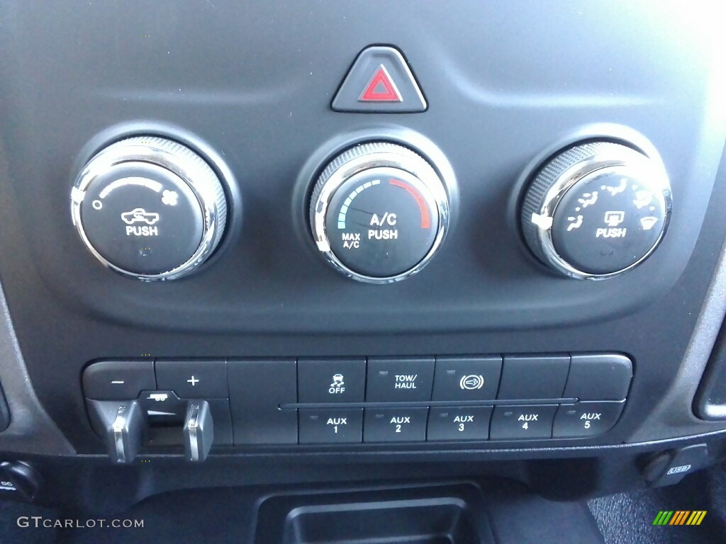 2018 Ram 5500 Tradesman Crew Cab 4x4 Chassis Controls Photos