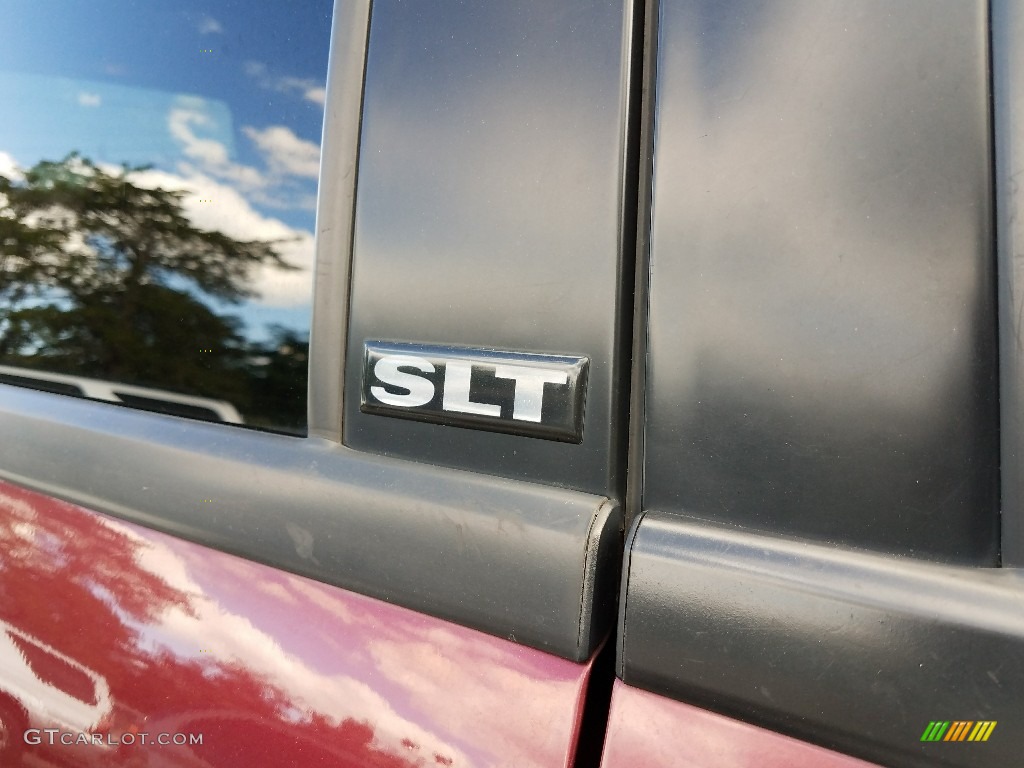 2004 Envoy SLT 4x4 - Magnetic Red Metallic / Dark Pewter photo #2