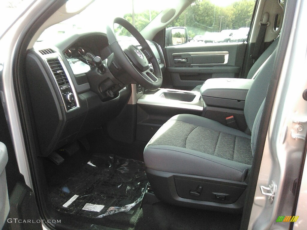 2018 1500 Big Horn Crew Cab 4x4 - Bright Silver Metallic / Black/Diesel Gray photo #4