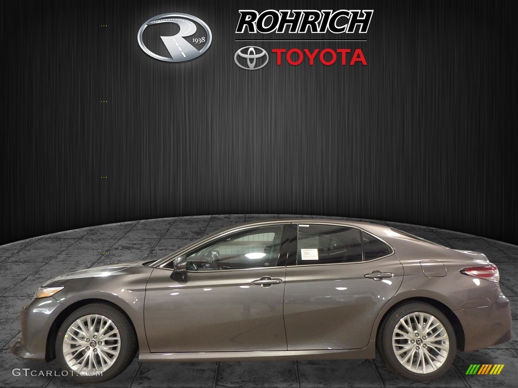 2018 Camry XLE - Predawn Gray Mica / Black photo #3