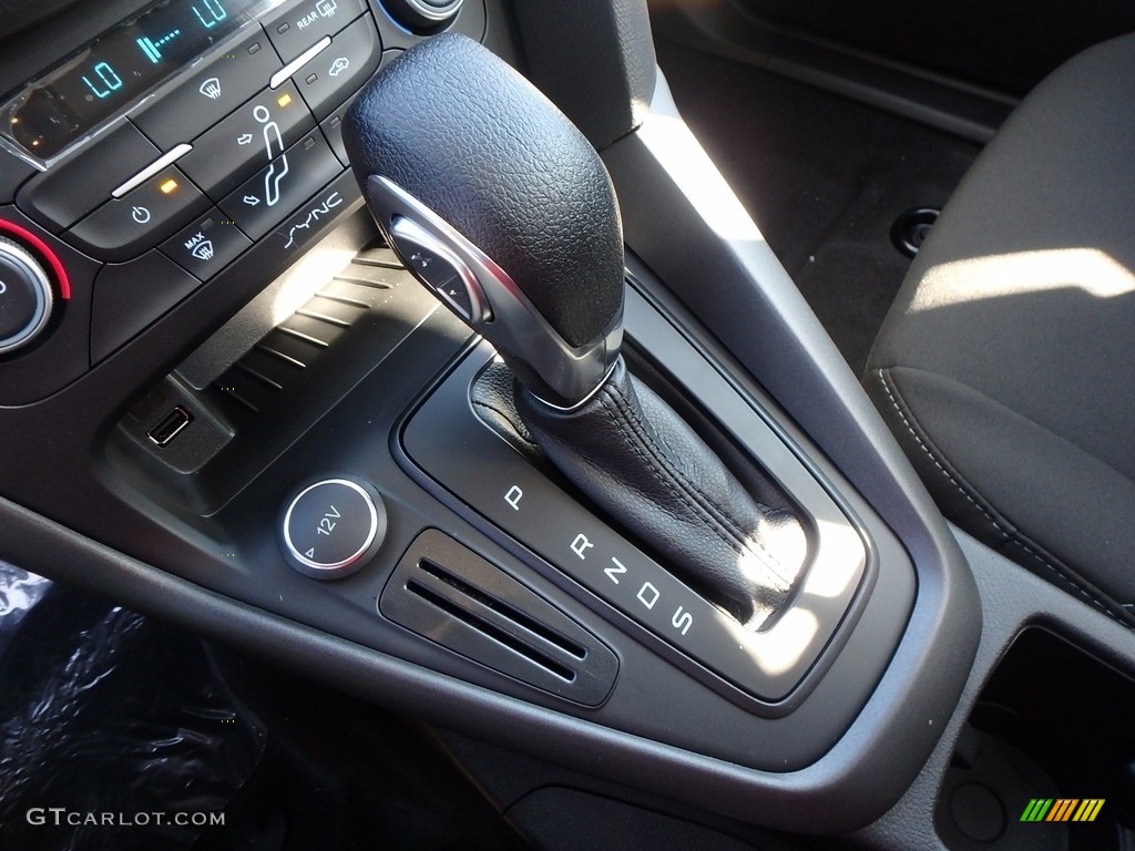 2017 Ford Focus SEL Hatch Transmission Photos