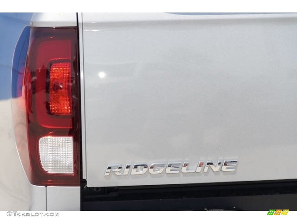 2018 Honda Ridgeline Sport Marks and Logos Photos