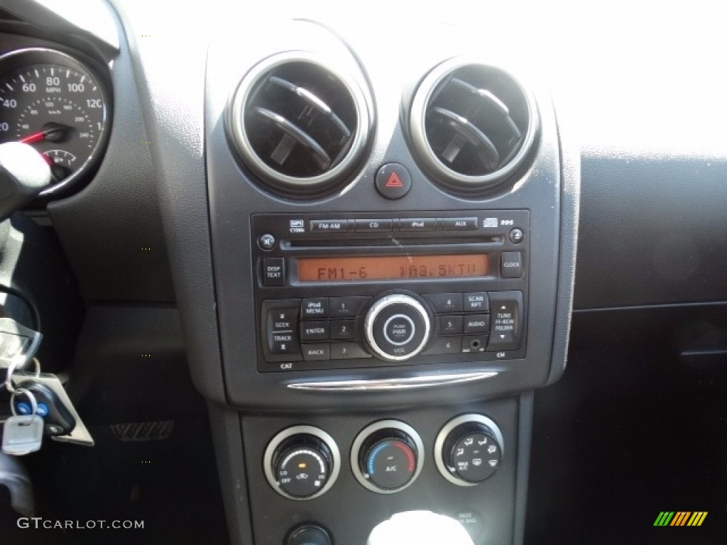 2011 Rogue S AWD Krom Edition - Platinum Graphite / Black photo #21