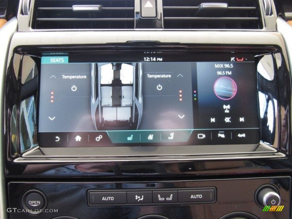 2017 Land Rover Discovery HSE Luxury Controls Photo #122679561