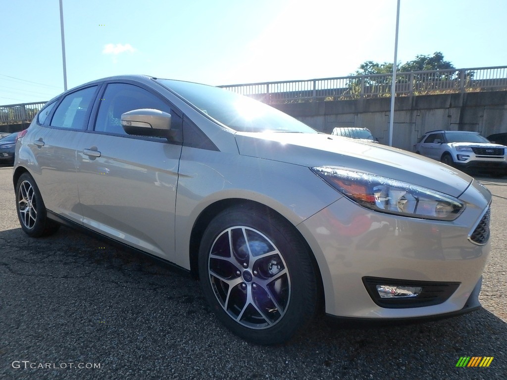 2017 Focus SEL Hatch - White Gold / Charcoal Black photo #9