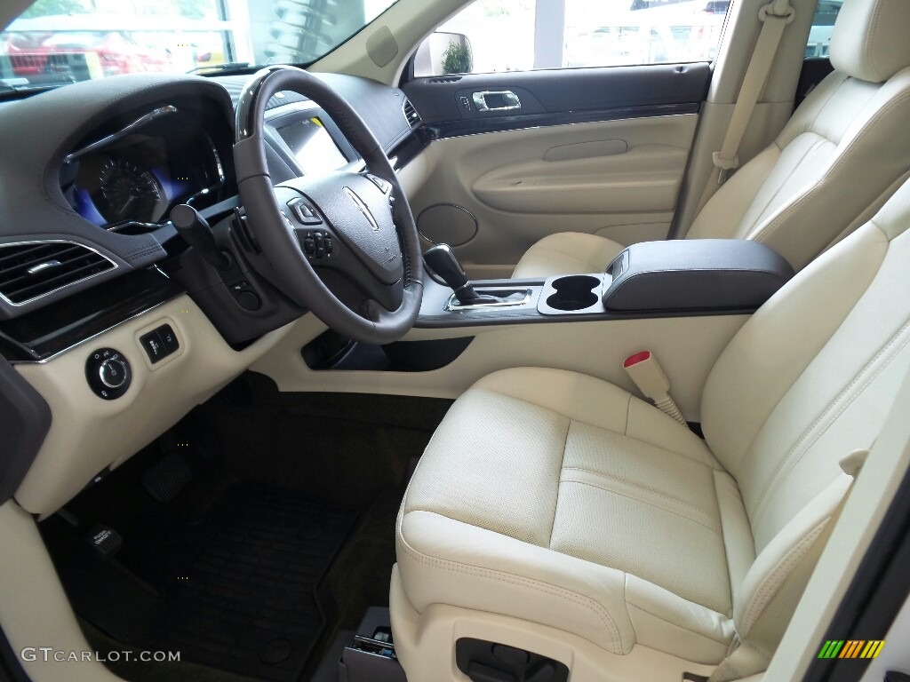 2018 Lincoln MKT AWD Front Seat Photo #122685776