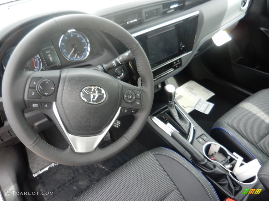 2018 Corolla SE - Super White / Black photo #4