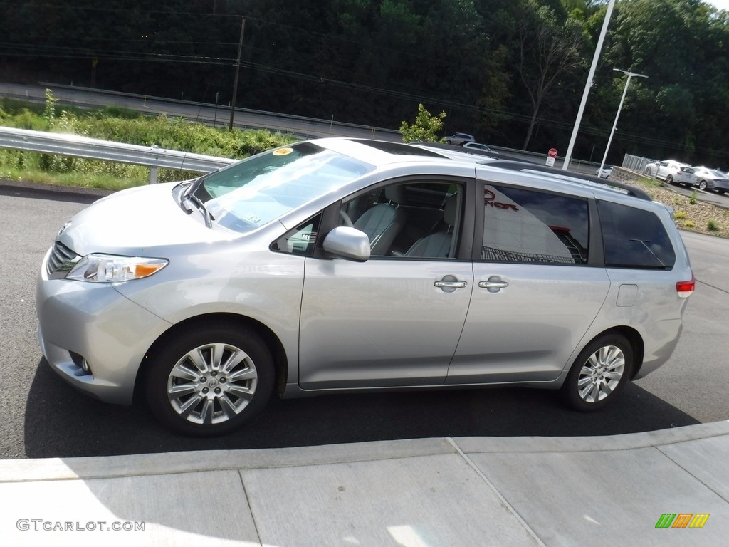2014 Sienna XLE AWD - Silver Sky Metallic / Light Gray photo #6