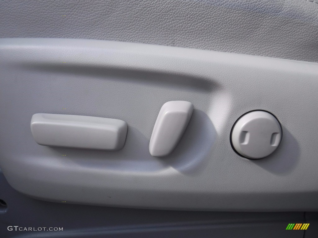 2014 Sienna XLE AWD - Silver Sky Metallic / Light Gray photo #15