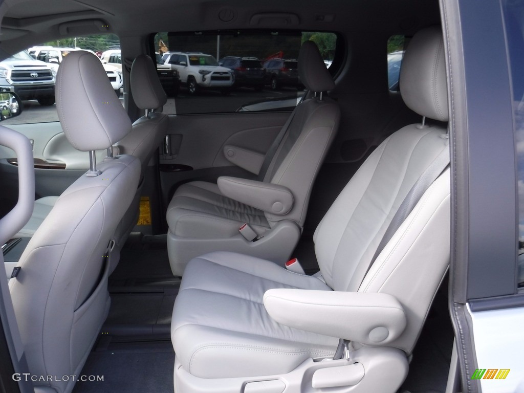 2014 Sienna XLE AWD - Silver Sky Metallic / Light Gray photo #22