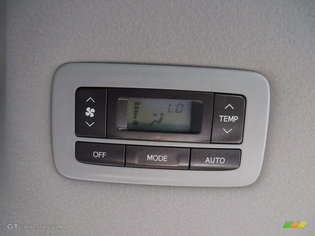 2014 Sienna XLE AWD - Silver Sky Metallic / Light Gray photo #23