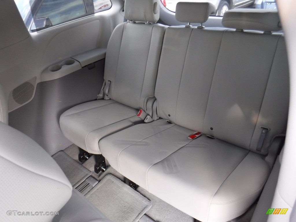 2014 Sienna XLE AWD - Silver Sky Metallic / Light Gray photo #25