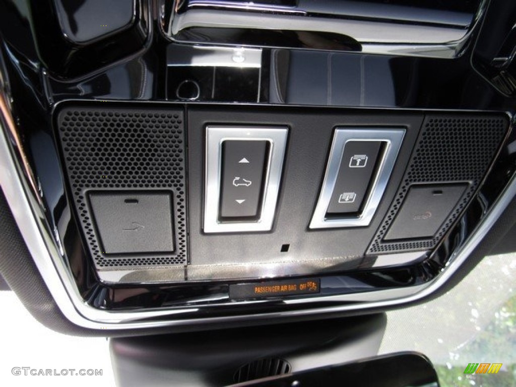 2018 Land Rover Range Rover Velar R Dynamic SE Controls Photo #122706869