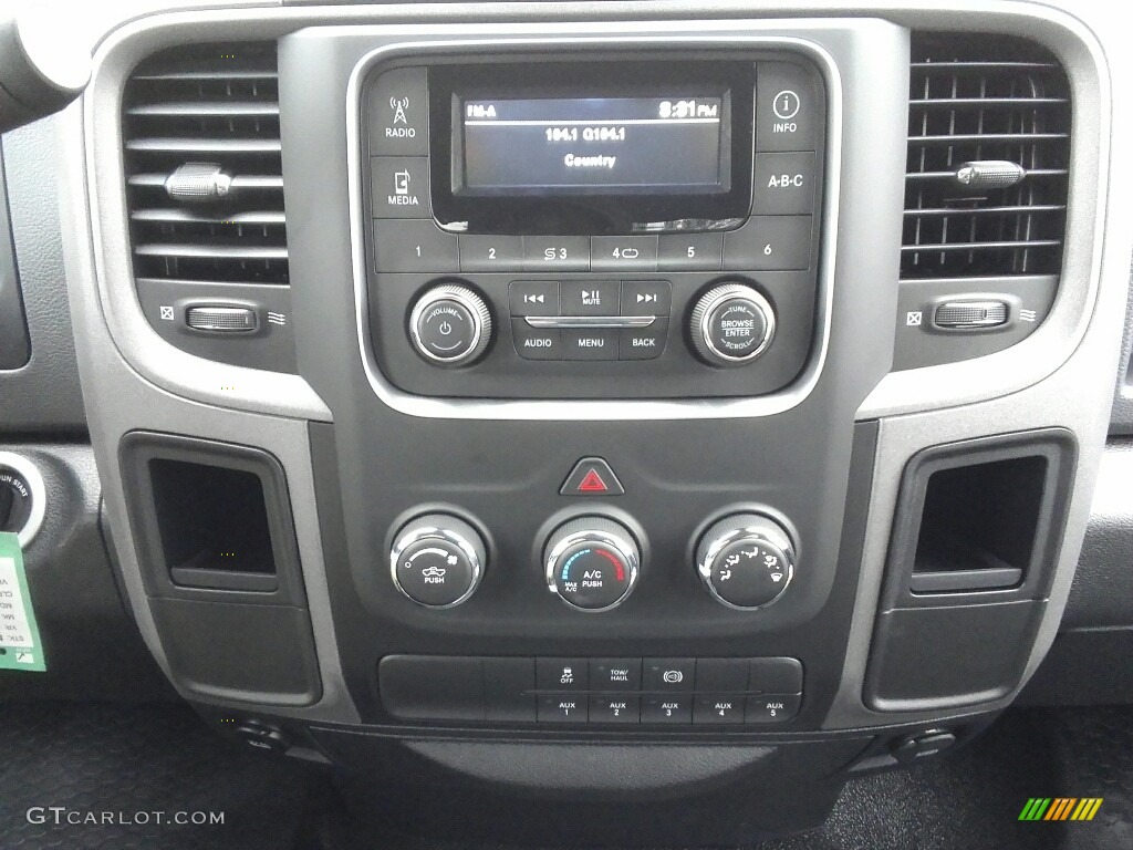 2018 Ram 5500 Tradesman Regular Cab Chassis Controls Photo #122715884