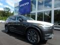 Front 3/4 View of 2018 XC90 T6 AWD Momentum