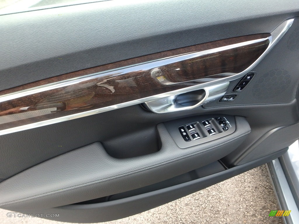 2018 Volvo S90 T5 AWD Momentum Charcoal Door Panel Photo #122727728