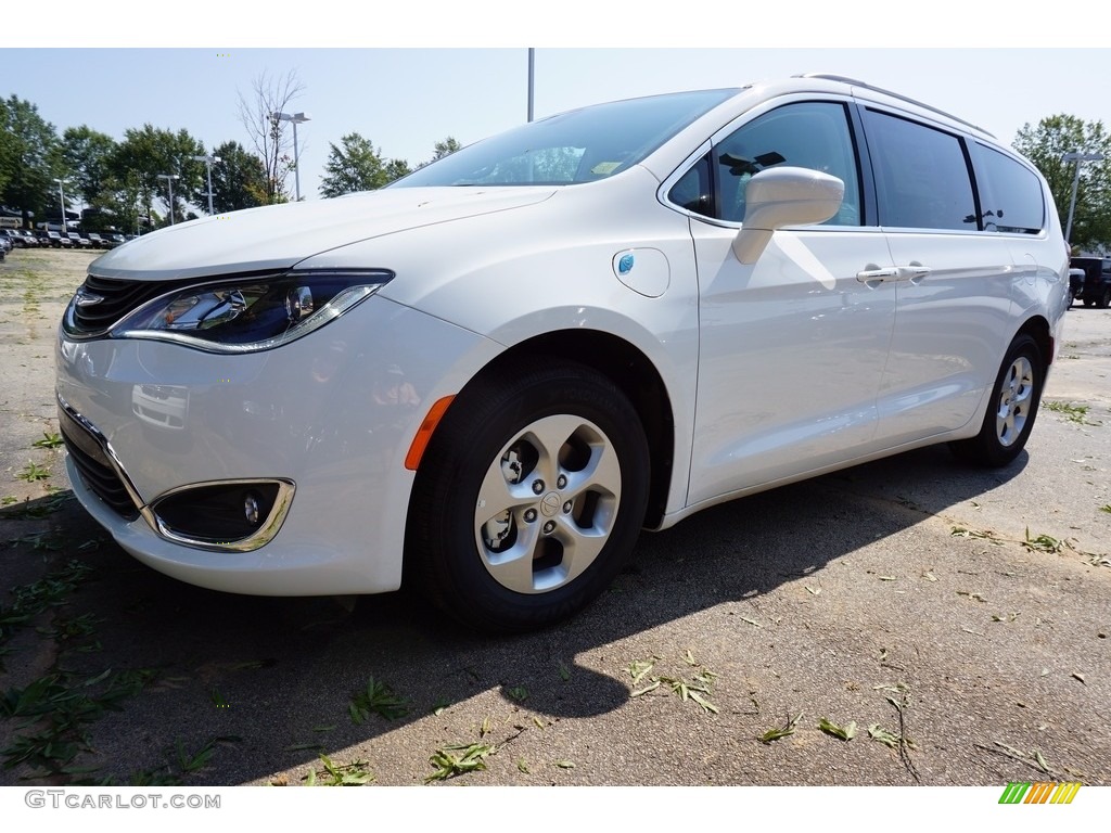 2017 Chrysler Pacifica Hybrid Exterior Photos