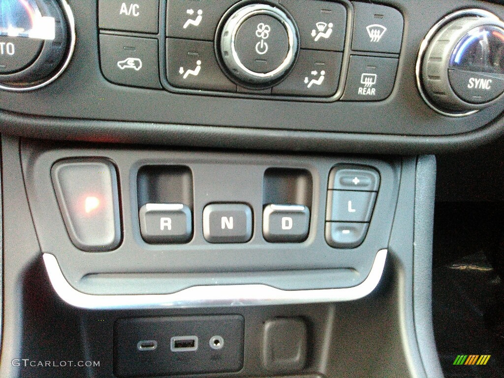2018 GMC Terrain SLE AWD Controls Photo #122733935