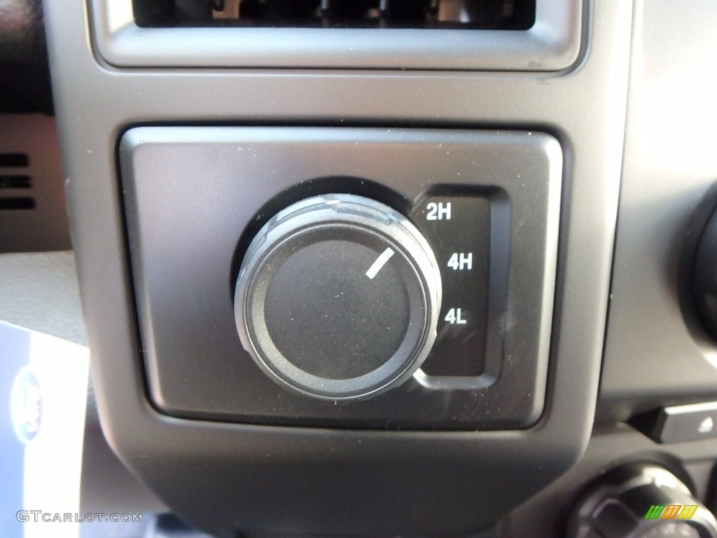 2018 F150 XLT SuperCab 4x4 - Ingot Silver / Earth Gray photo #17