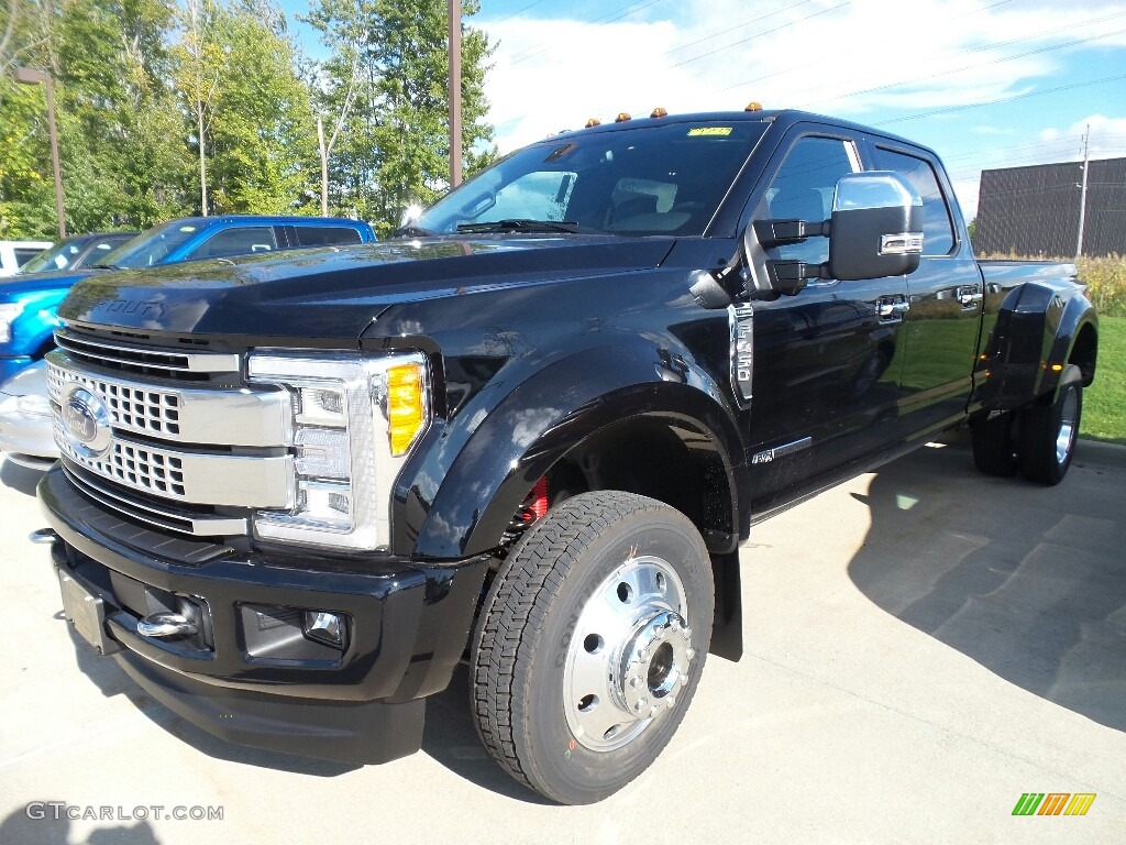 2017 F450 Super Duty Platinum Crew Cab 4x4 - Shadow Black / Black photo #1