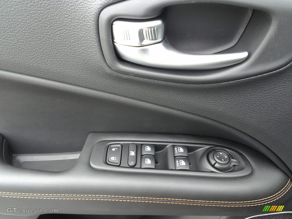 2018 Compass Limited 4x4 - Diamond Black Crystal Pearl / Black photo #11