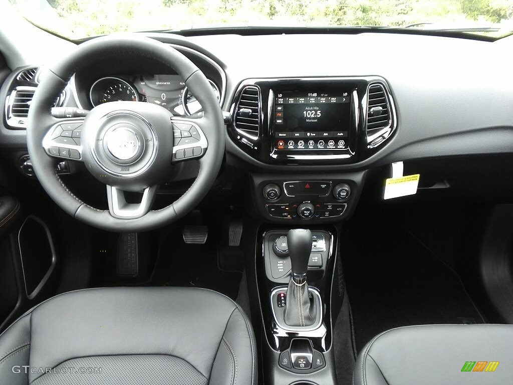 2018 Compass Limited 4x4 - Diamond Black Crystal Pearl / Black photo #16