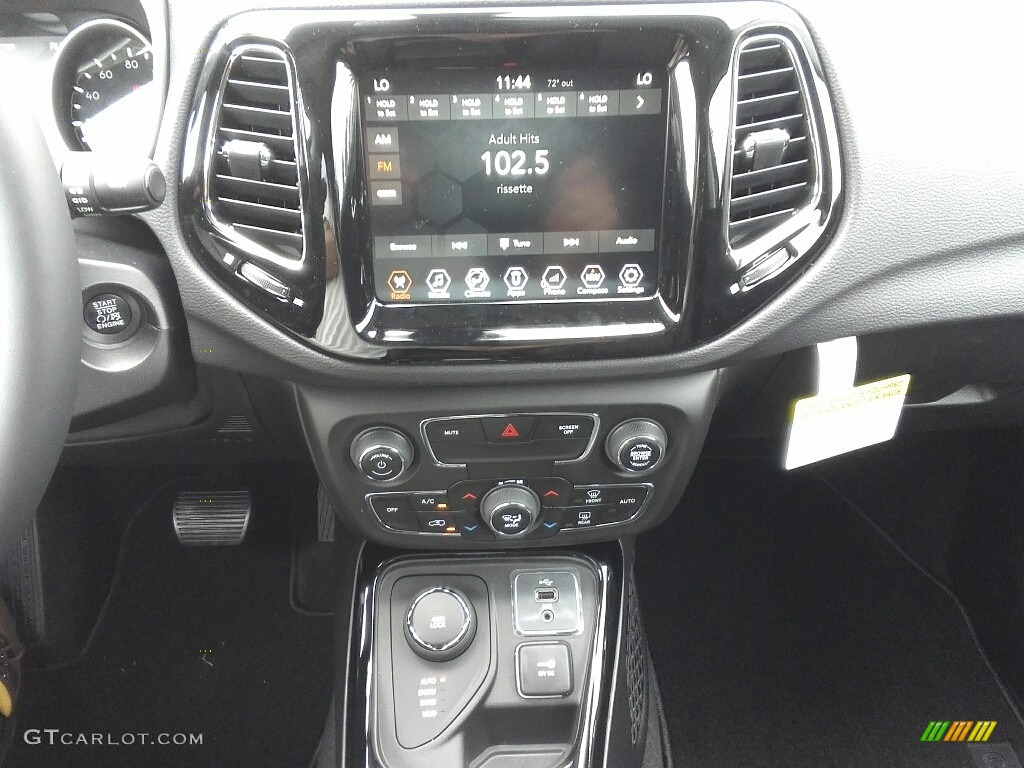 2018 Compass Limited 4x4 - Diamond Black Crystal Pearl / Black photo #20