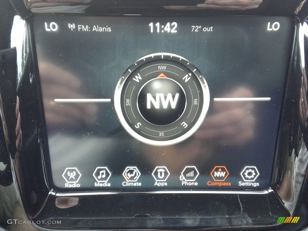 2018 Compass Limited 4x4 - Diamond Black Crystal Pearl / Black photo #24