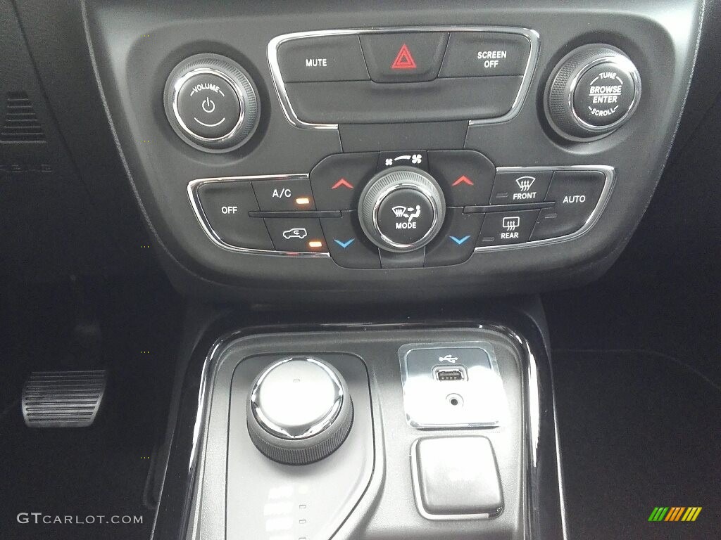 2018 Compass Limited 4x4 - Diamond Black Crystal Pearl / Black photo #27