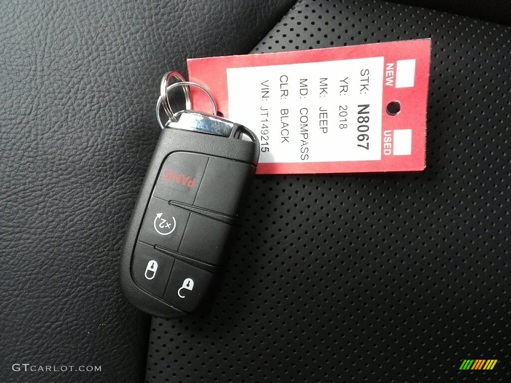 2018 Compass Limited 4x4 - Diamond Black Crystal Pearl / Black photo #34