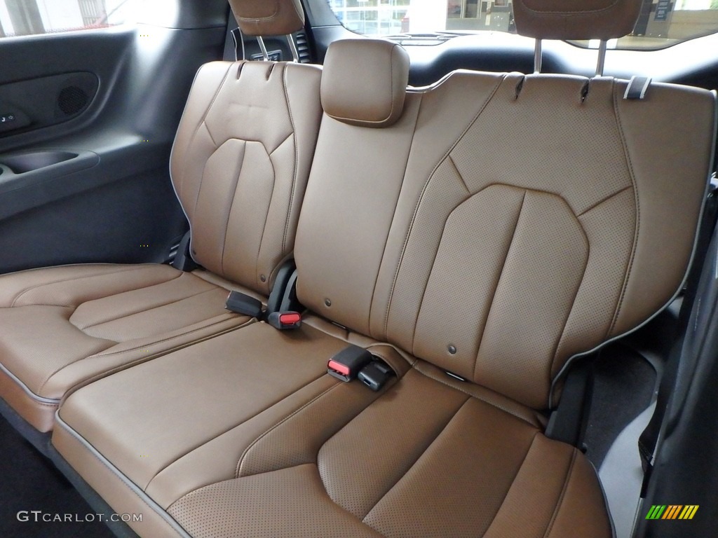 2018 Chrysler Pacifica Limited Rear Seat Photo #122760980