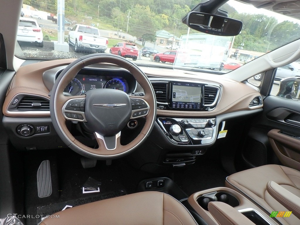 Black/Deep Mocha Interior 2018 Chrysler Pacifica Limited Photo #122761038